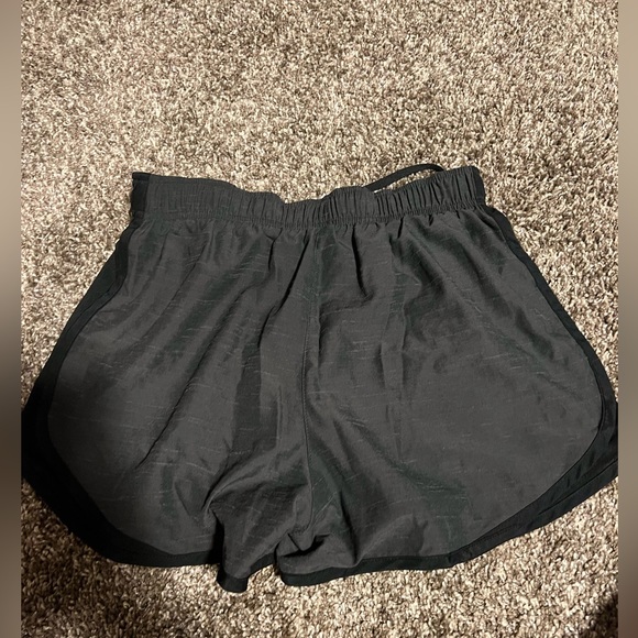 nike running shorts size small - Picture 2 of 3